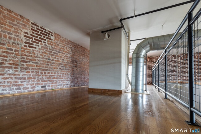 Building Photo - 325 Myrtle Ave
