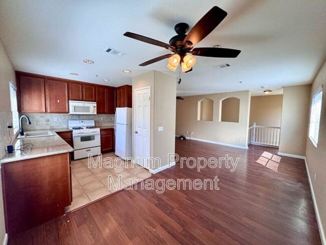 Building Photo - 25826 Iris Ave