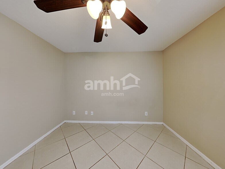 Building Photo - 1118 SW Del Rio Blvd