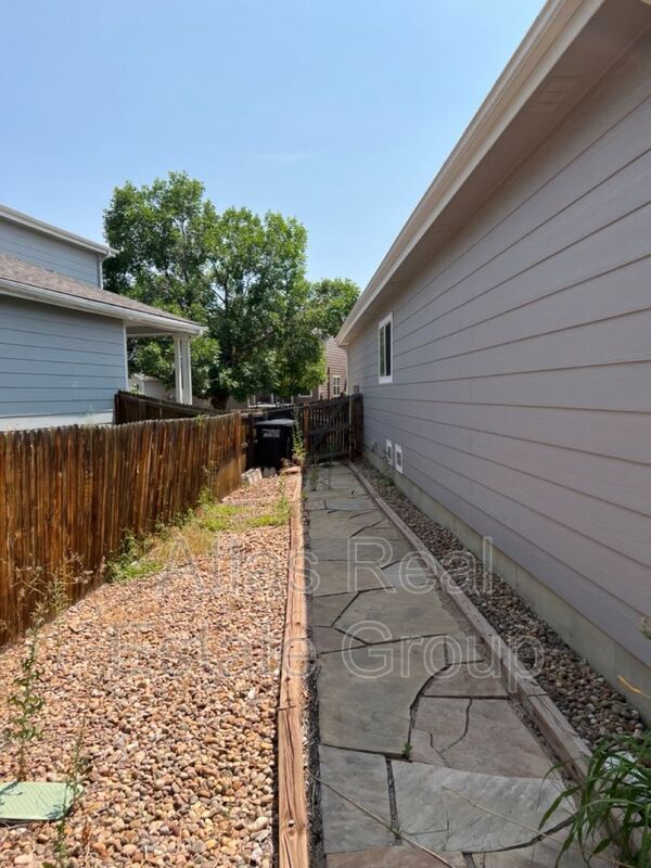 Building Photo - 8179 S Mobile Way