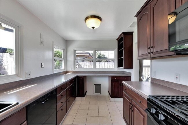 Building Photo - 5341 Waring Rd