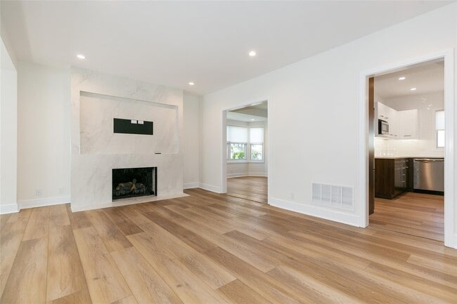 Building Photo - 25903 Pembroke Ave