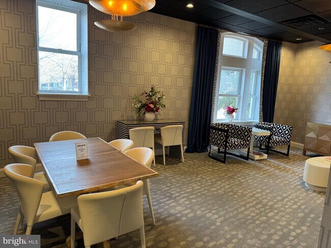 Building Photo - 413 Stuart Cir