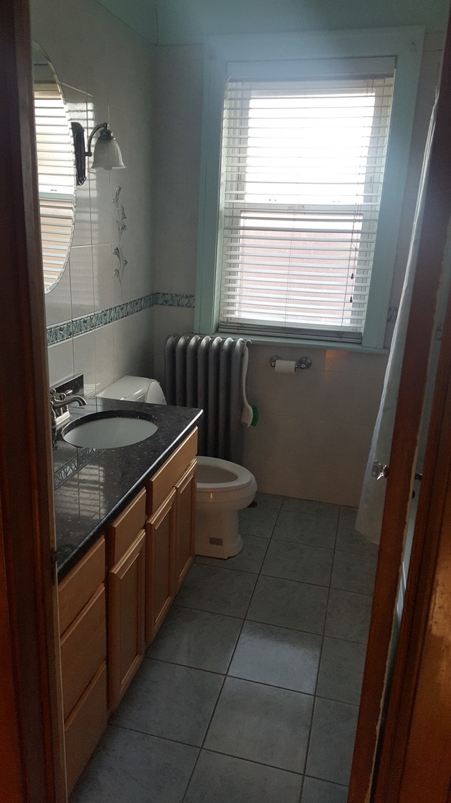 Bath Rm - 8057 S Sangamon St