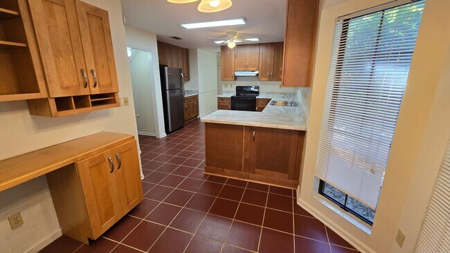 Building Photo - Beautiful Large home off of Mahan