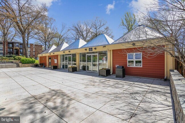 Building Photo - 3356 Woodburn Rd