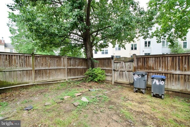 Building Photo - 7810 Lake Pleasant Dr