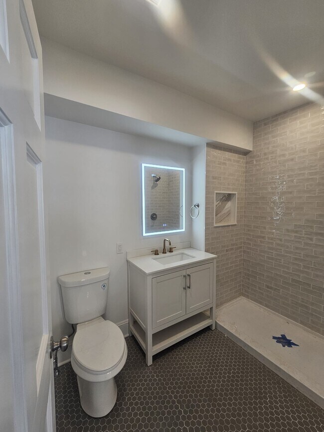 Building Photo - Fairfield Ave