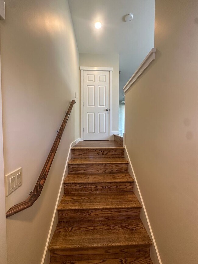 Building Photo - 928 NW Portland Ave