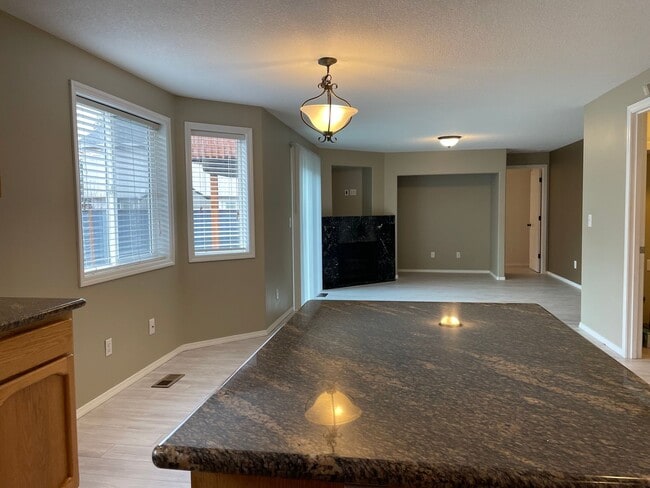 Building Photo - HALF MONTH FREE OF RENT Spacious 5 Bedroom Home! Granite Counters! Pet friendly! Tons of Room for...