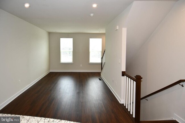 Building Photo - 4917 Crest View Dr