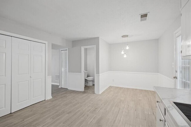 Building Photo - 291 Westland Way SW