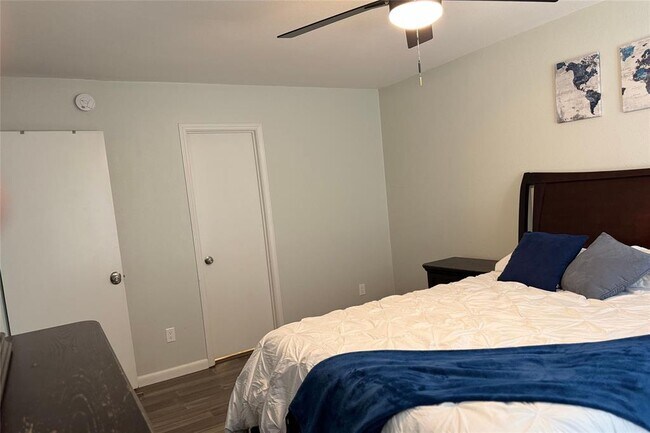 Building Photo - 6300 Crumley Ln