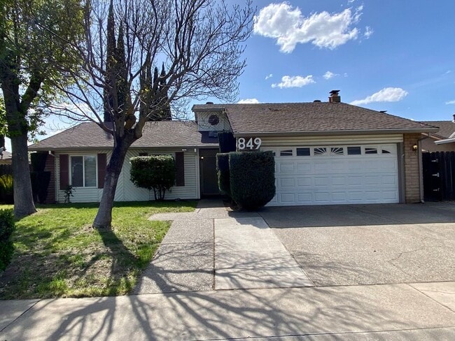 Primary Photo - Single story home, large backyard, close t...