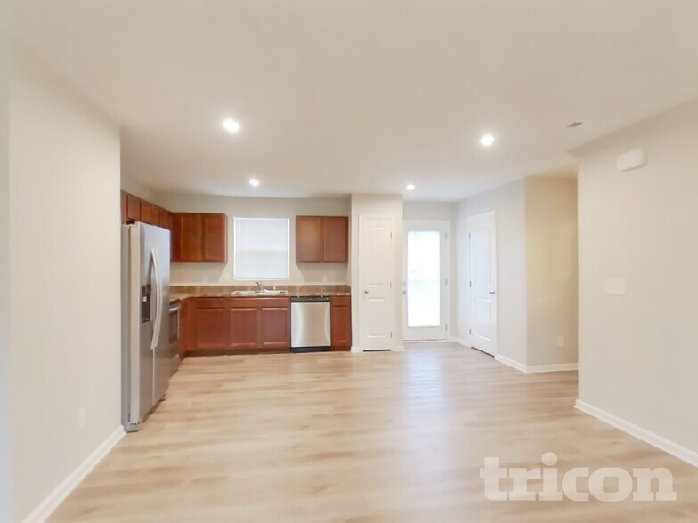 Building Photo - 838 Sunchaser Rd