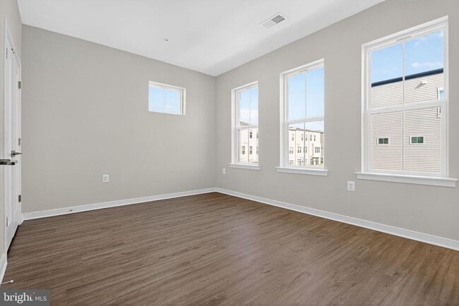 Building Photo - 22832 Tawny Pne Sq