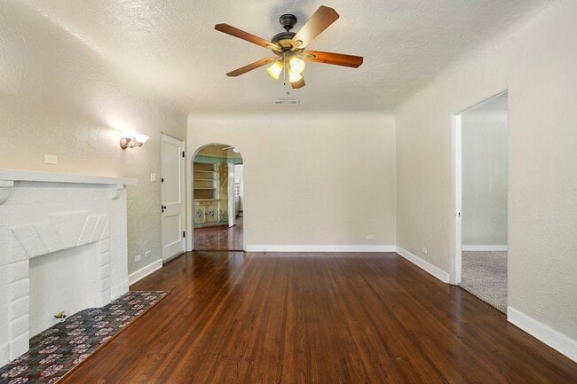 Building Photo - 6025 Lewis St