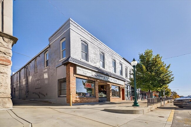 Building Photo - 2 bed, 2 bath Downtown Bloomington