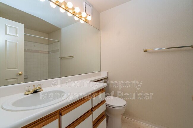 Building Photo - 33 S Boulder Cir