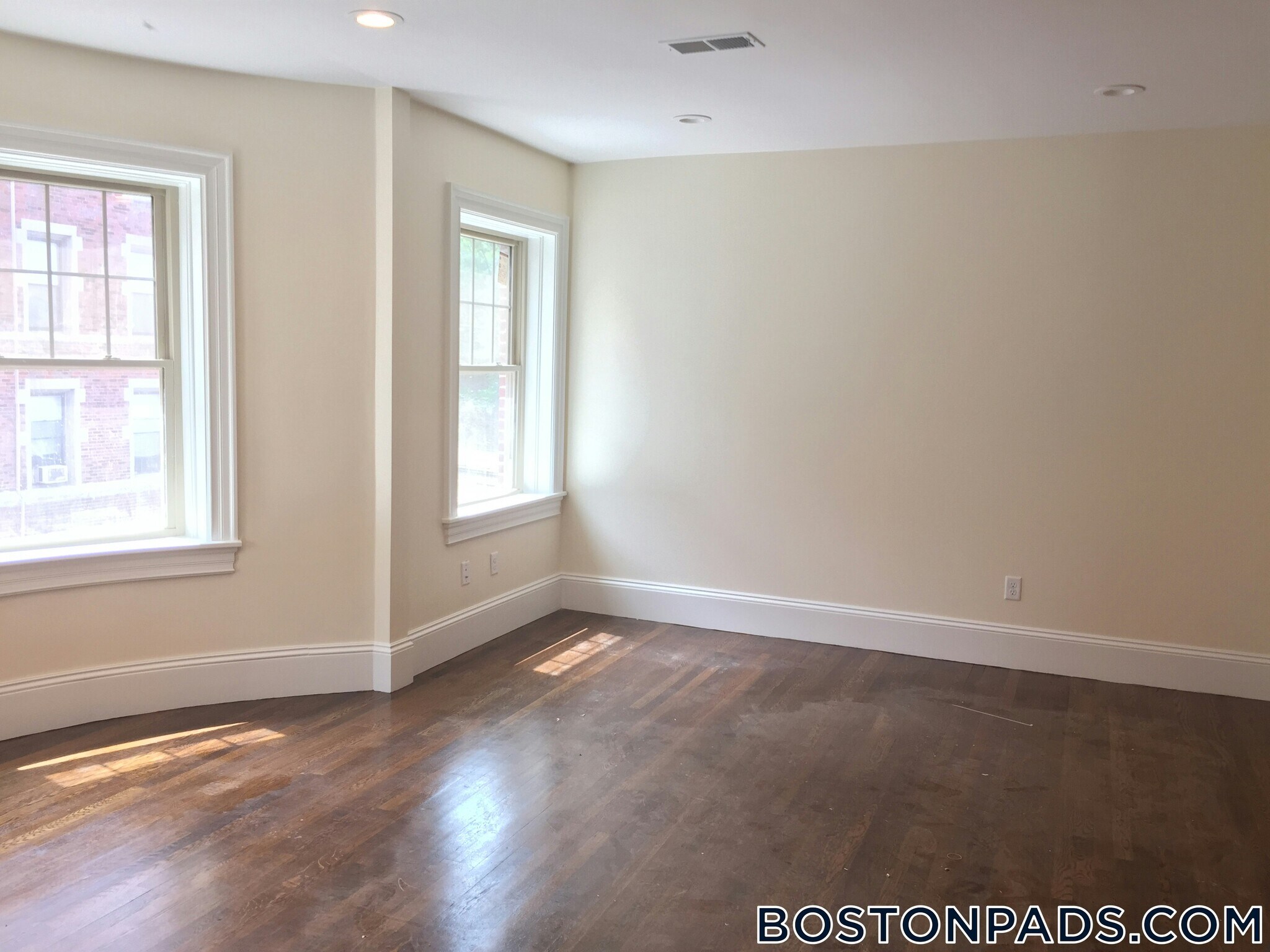 Building Photo - 29 Commonwealth Terrace