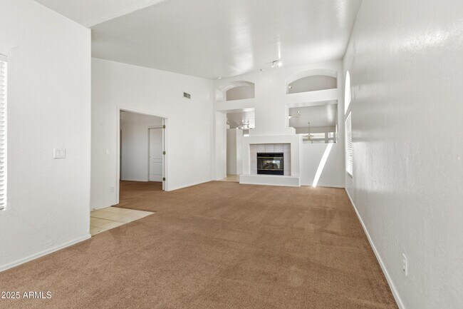 Building Photo - 1684 W Merrill Ln