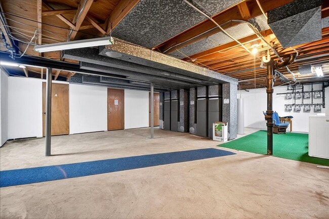 Building Photo - Eeeeeeeeee!