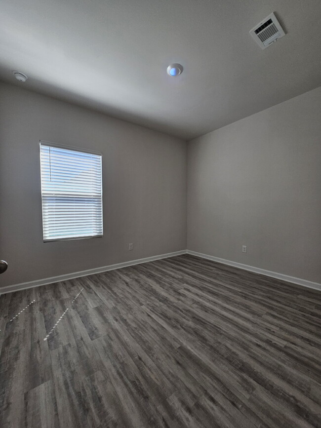Building Photo - "New Construction 4-Bed Gem on Renova Driv...