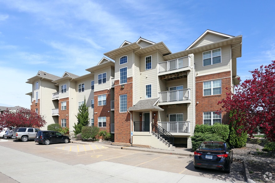 Eagles Crest Apartments 1701 Eagles Crest Ave Davenport IA 52804