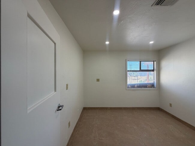 Building Photo - 1741 N 6th Ave