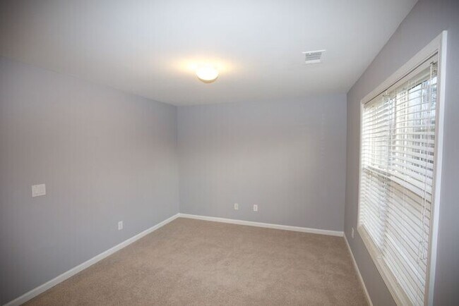 Building Photo - 7897 The Lakes Point