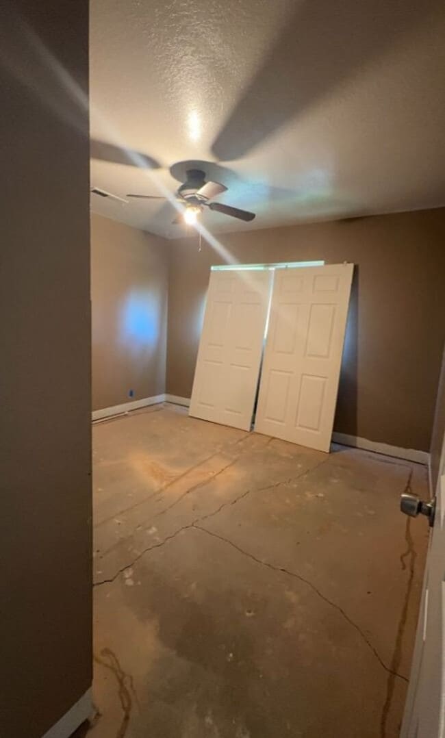Building Photo - 585 S 225 W