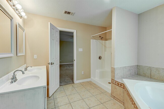 Building Photo - 2919 Crest Park Dr