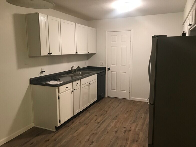 Building Photo - 1014 Kurze Ave