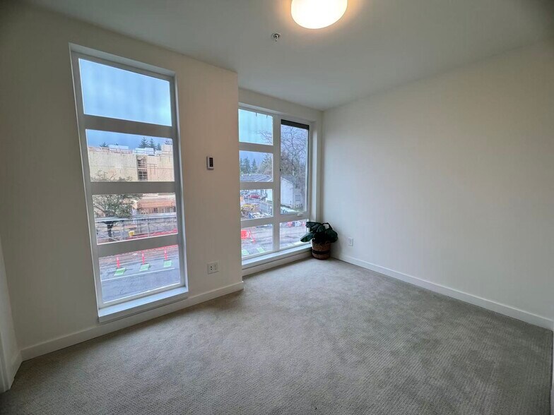 Building Photo - 11208 Pinehurst Way NE