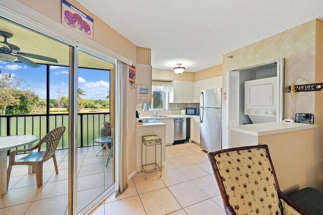 Building Photo - 275 Palm Ave