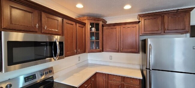 Building Photo - 3 Bedroom 2.5 Bathroom Home w/ Bonus Room!