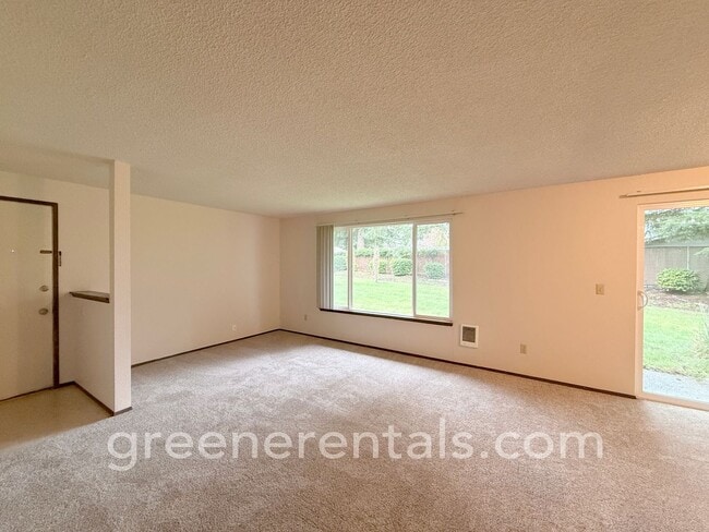 Building Photo - 2BD/1BA West Olympia Duplex