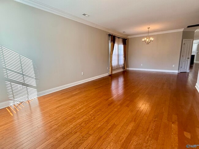 Building Photo - 5031 SE Valley Cove Dr