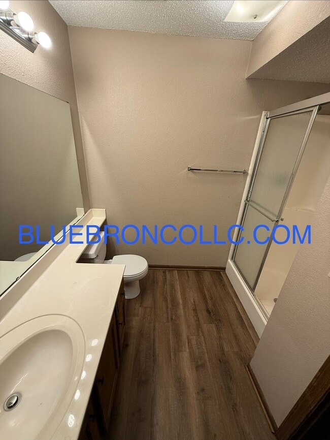 Building Photo - Spacious 4 bedroom unit with many features to love.