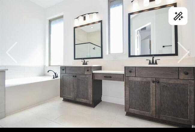 Building Photo - 10727 River Walk Dr
