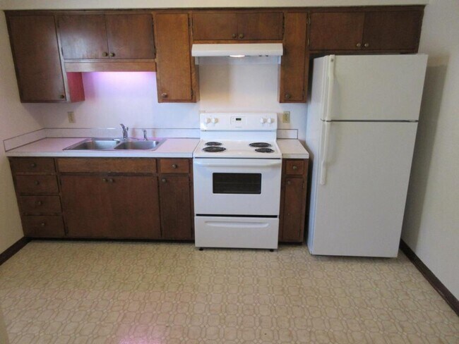 Building Photo - 1630 Lloyd Ln