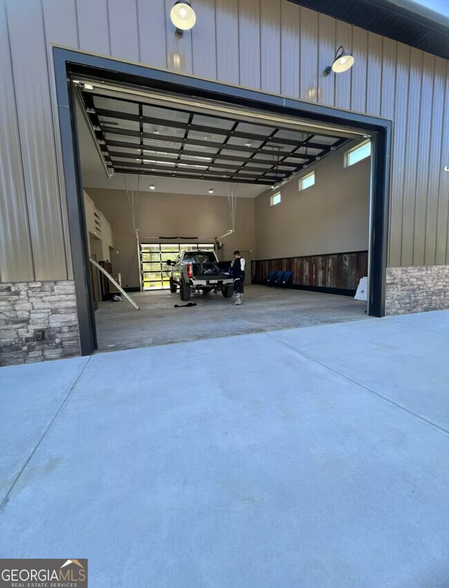 Building Photo - 950 Island Shoals Rd