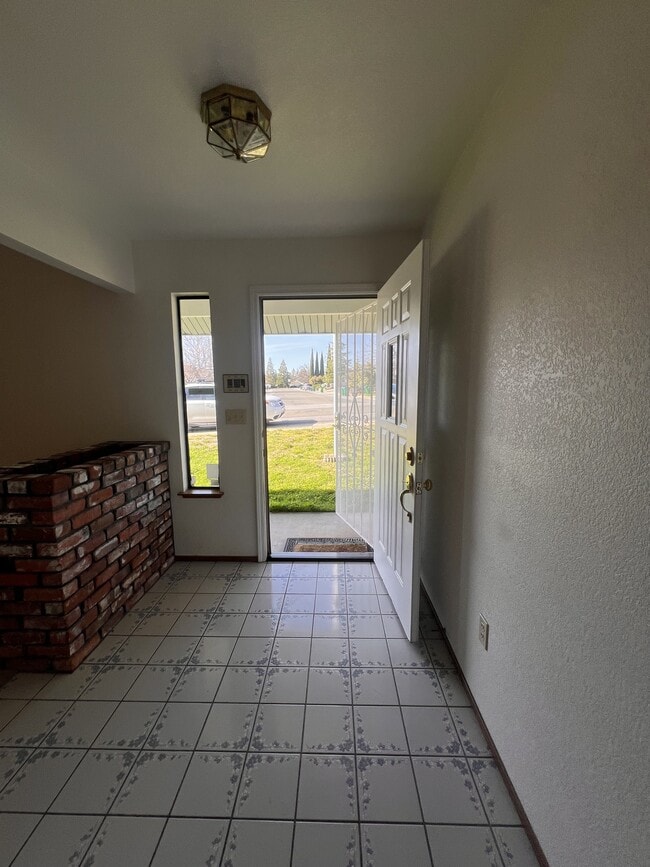 Building Photo - 153 Cypress Hill Dr