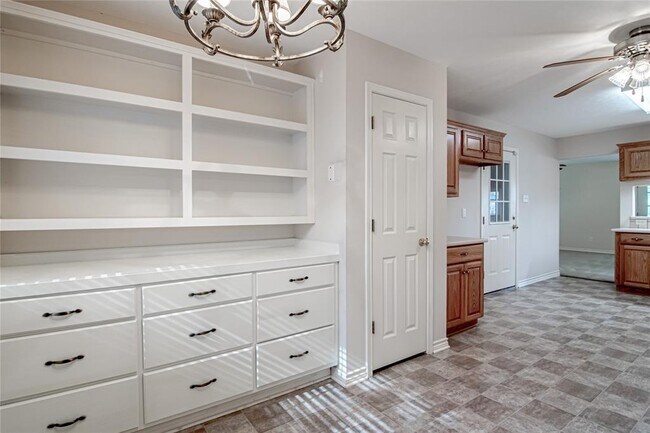 Building Photo - 203 Pine Valley
