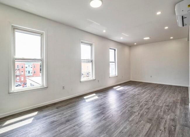 Building Photo - 17 KEARNY Ave