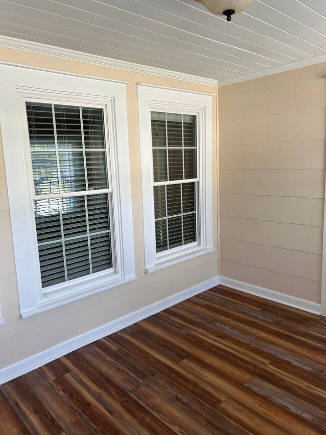 Building Photo - CHARMER LOCATED IN THE HEART OF DOWNTOWN CONWAY