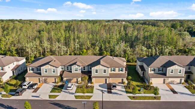 Building Photo - Absolutely stunning 3 BR /2.5 Bath / 2 Car Garage + LOFT townhome in ultra-modern and green-focus...