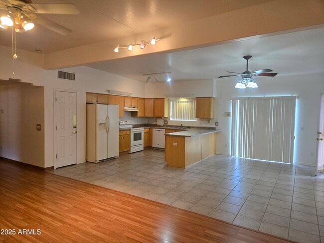 Building Photo - 383 S Taylors Trail