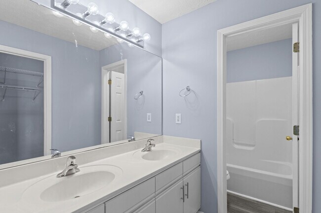 Building Photo - 6907 Colrain Cir