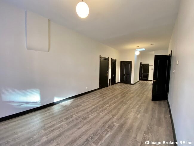 Building Photo - 411 W Belden Ave